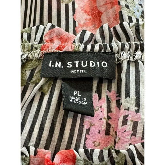 I.N. Studio‎ Petite Large Floral Striped Tiered Bell Sleeve Blouse - Picture 3 of 6